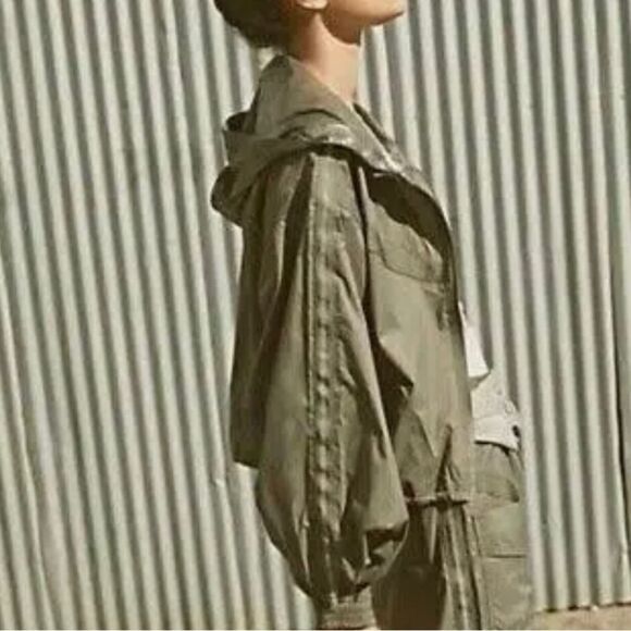 NWT Free people- Rain Check Packable
Waterproof Jacket size XS
Retail $1… - Picture 2 of 12